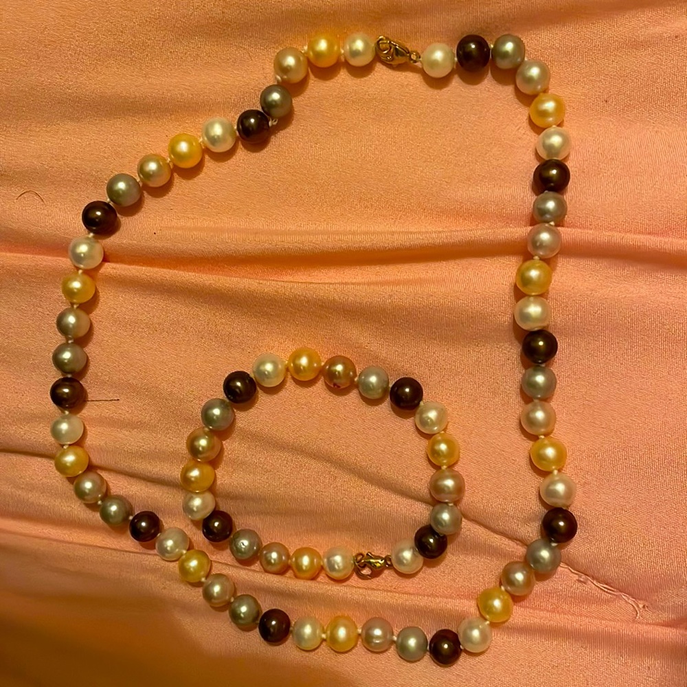 Trim color Pearl necklace